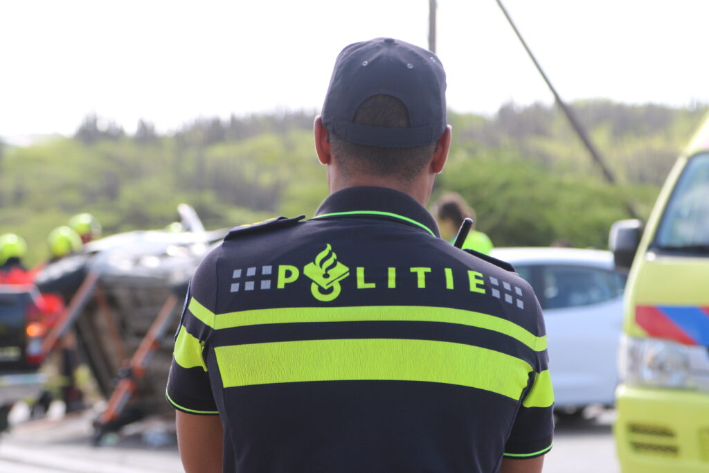 Vários detenshon pa maltrato i menasa den fin di siman