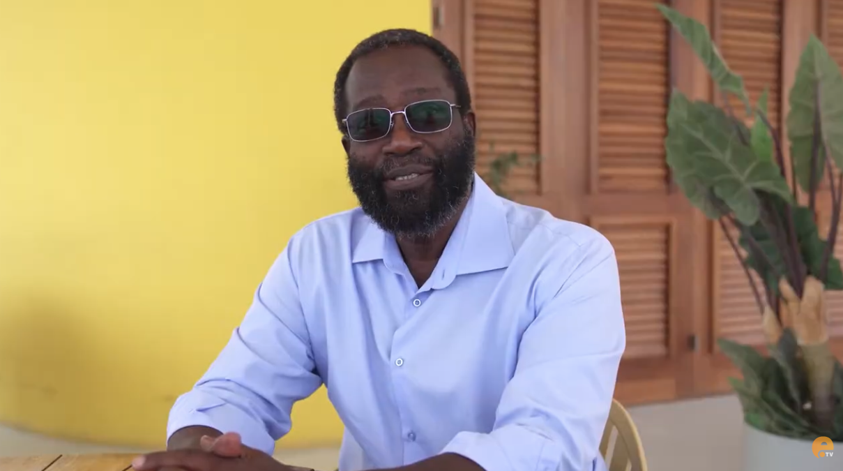 Statüt, 7 dekada di engaño